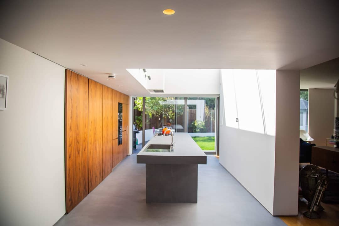 Modern kitchen with microcement island and floor finish by Atelier di Venice London