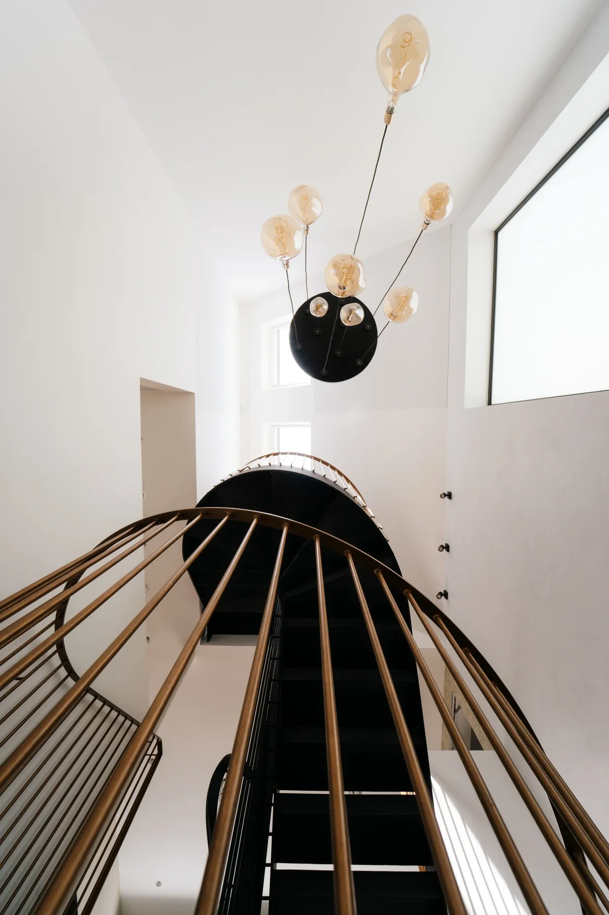 Microcement feature staircase in commercial London interior by Atelier di Venice