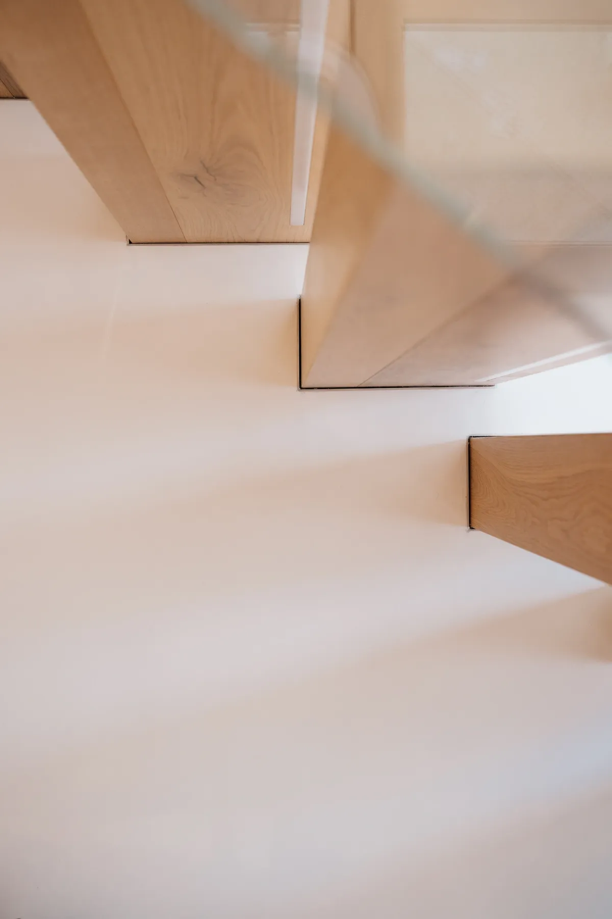 Close-up detail of Venetian plaster staircase wall by Atelier di Venice London
